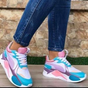 Woman sneakers